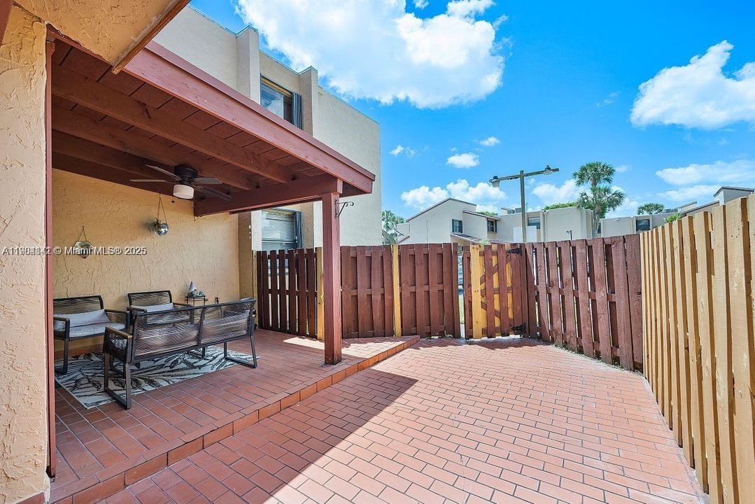 Recently Rented: $3,000 (3 beds, 2 baths, 1083 Square Feet)