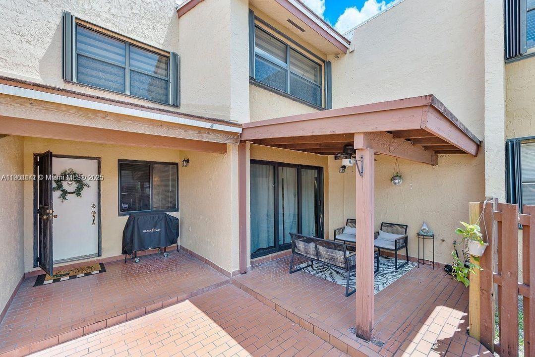 Recently Rented: $3,000 (3 beds, 2 baths, 1083 Square Feet)