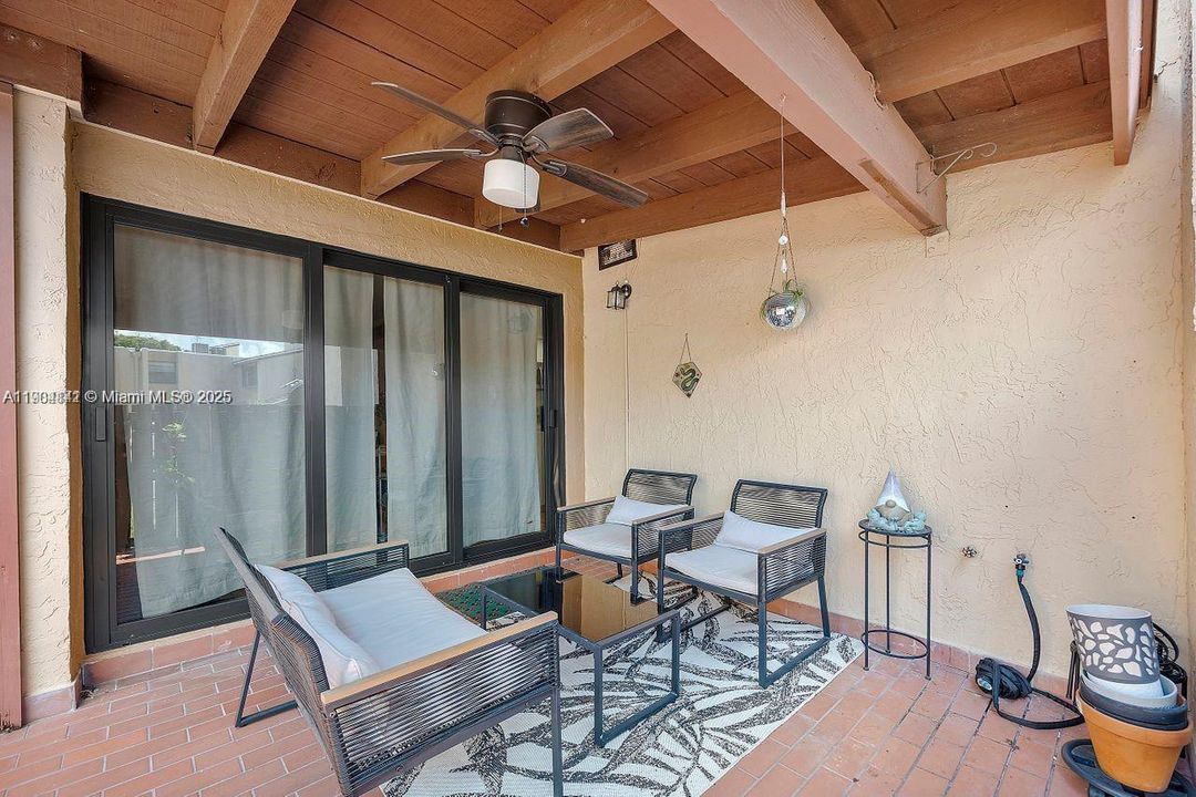 Recently Rented: $3,000 (3 beds, 2 baths, 1083 Square Feet)