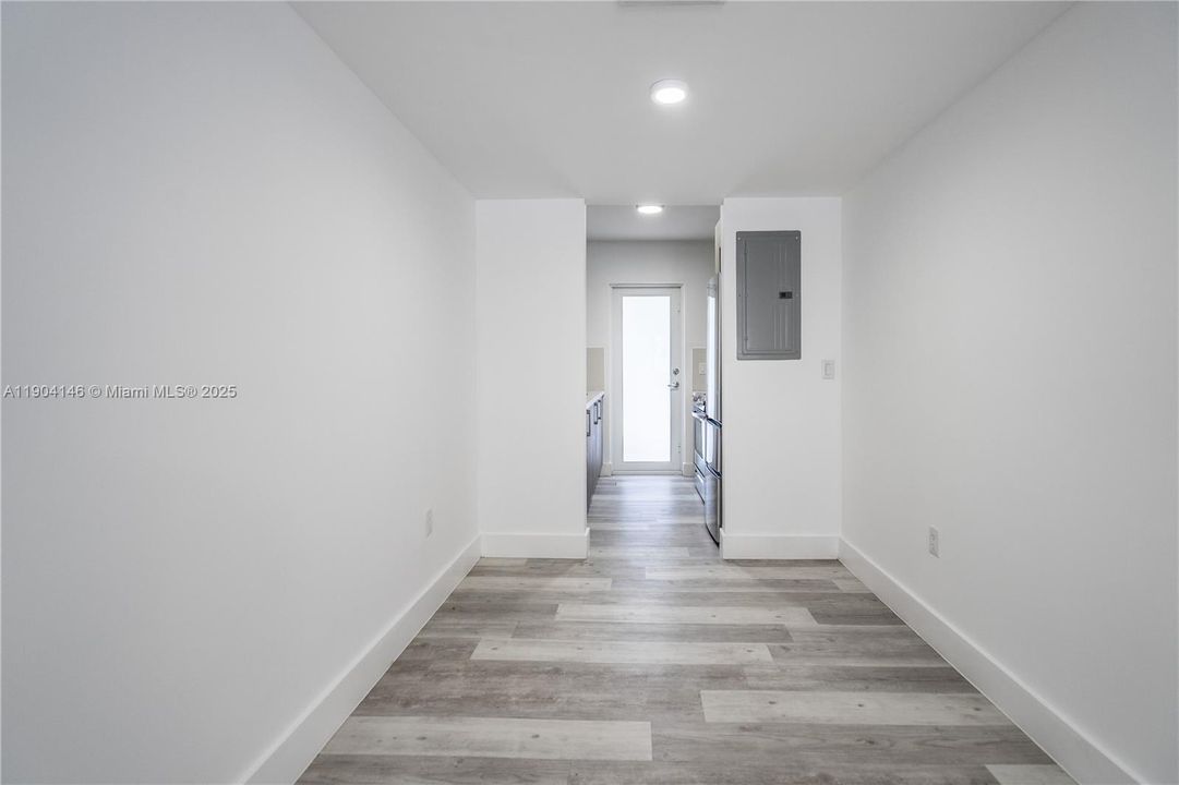 Recently Rented: $1,950 (1 beds, 1 baths, 610 Square Feet)