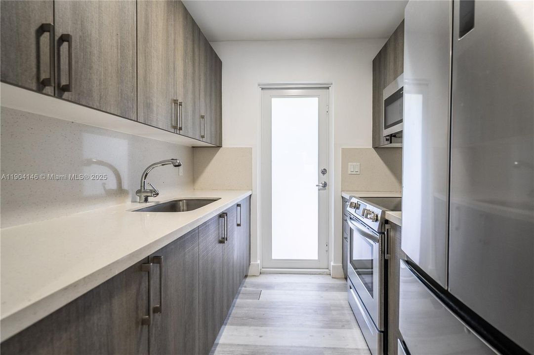 Recently Rented: $1,950 (1 beds, 1 baths, 610 Square Feet)