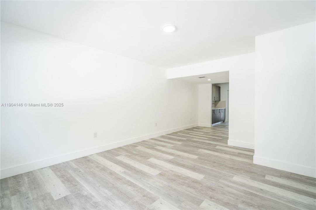 Recently Rented: $1,950 (1 beds, 1 baths, 610 Square Feet)