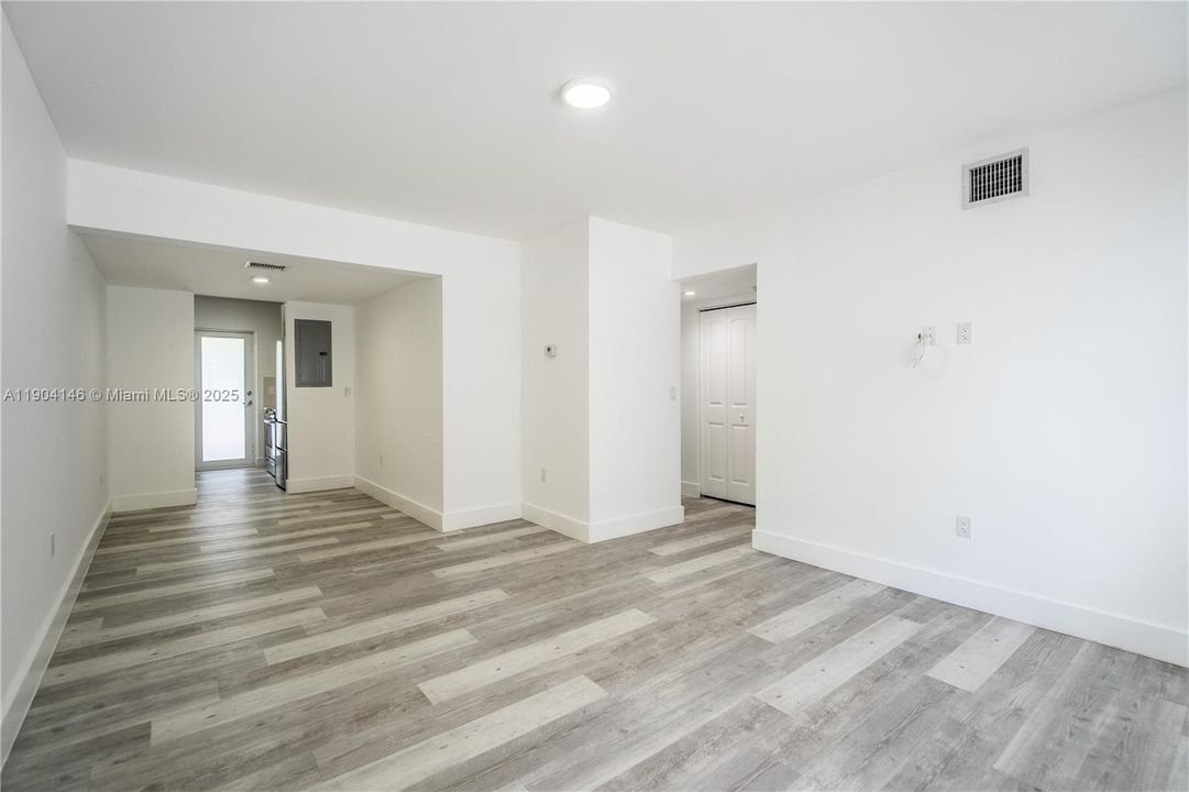 Recently Rented: $1,950 (1 beds, 1 baths, 610 Square Feet)