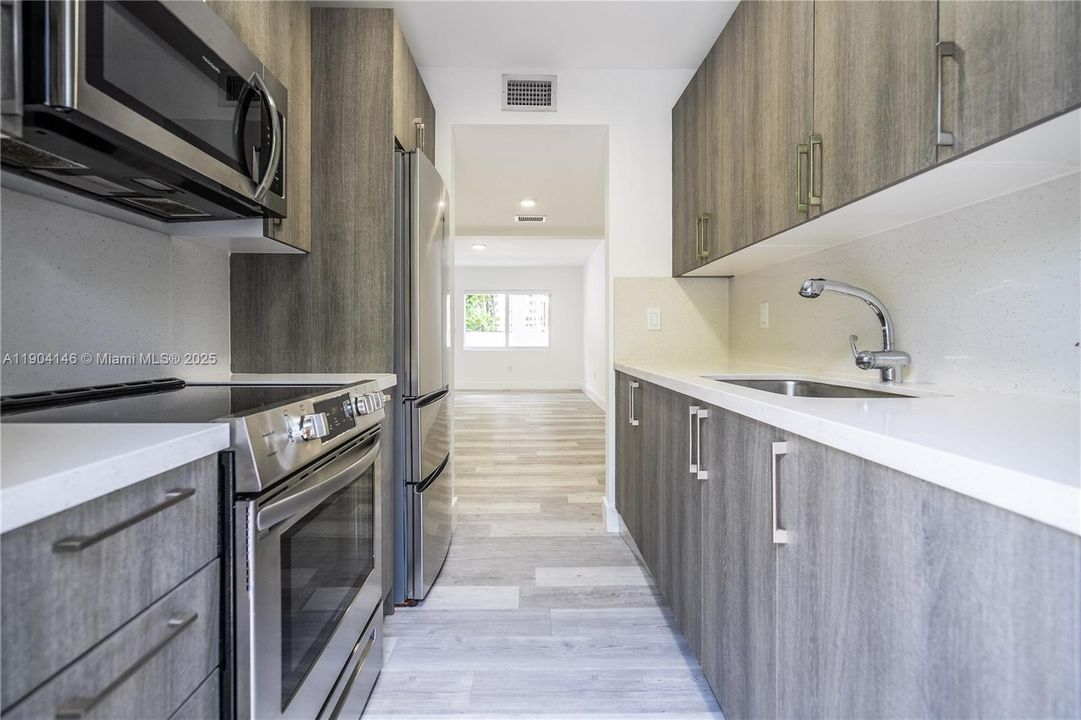 Recently Rented: $1,950 (1 beds, 1 baths, 610 Square Feet)