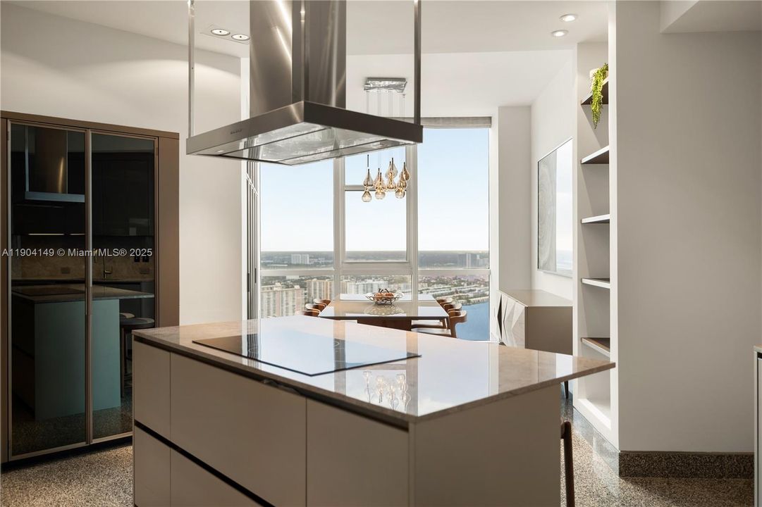 待售: $6,900,000 (5 贝兹, 4 浴室, 5727 平方英尺)