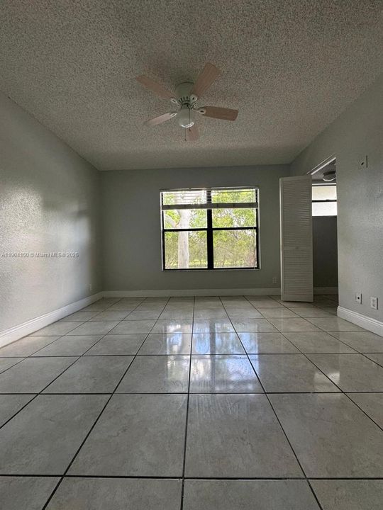 Recently Rented: $1,850 (2 beds, 1 baths, 904 Square Feet)