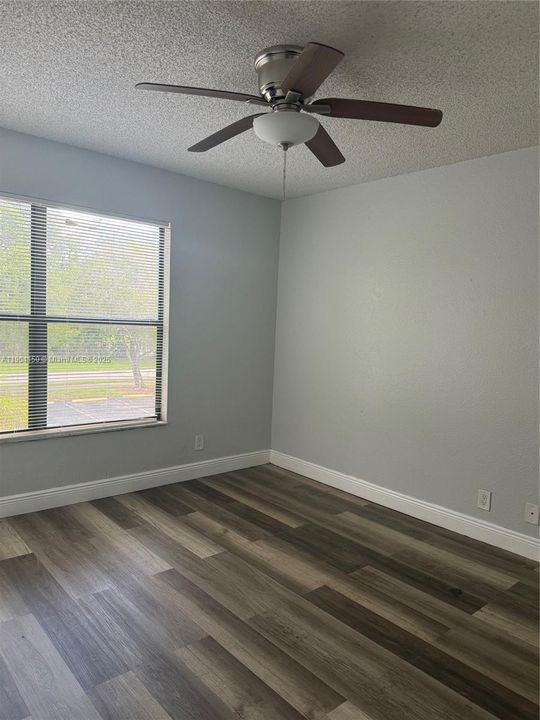 Recently Rented: $1,850 (2 beds, 1 baths, 904 Square Feet)
