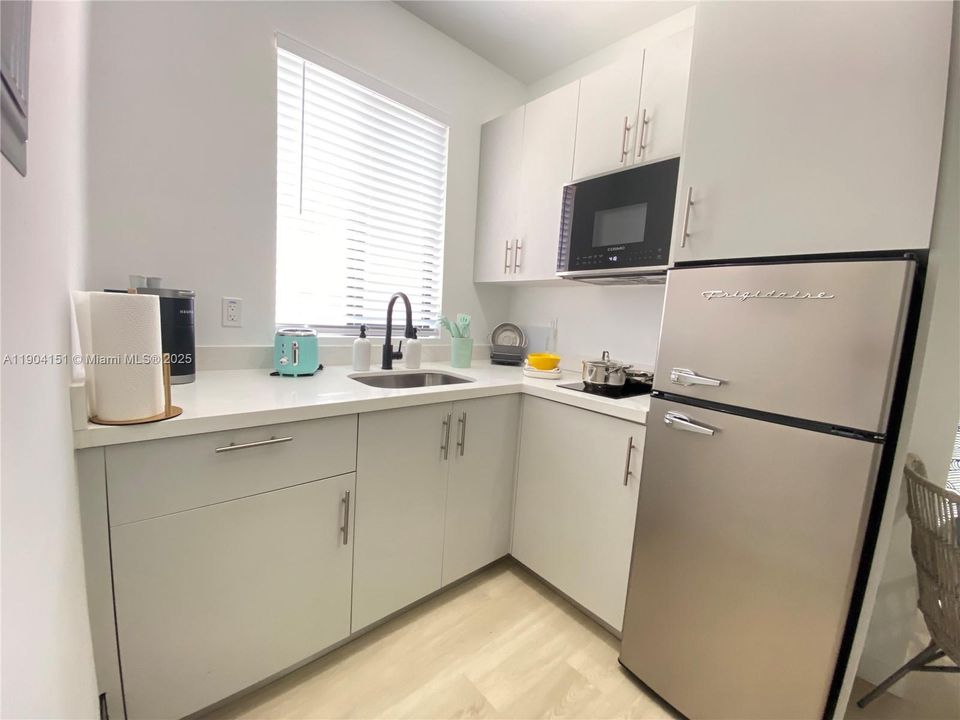 Recently Rented: $1,550 (1 beds, 1 baths, 650 Square Feet)