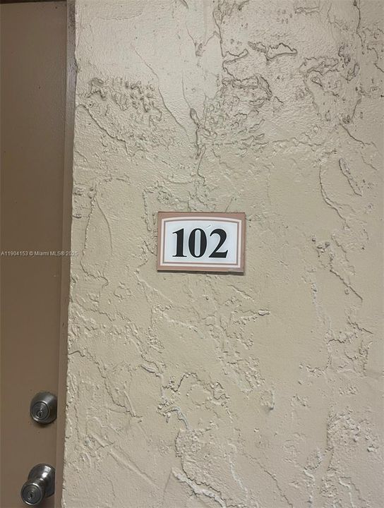 For Rent: $2,100 (1 beds, 1 baths, 810 Square Feet)