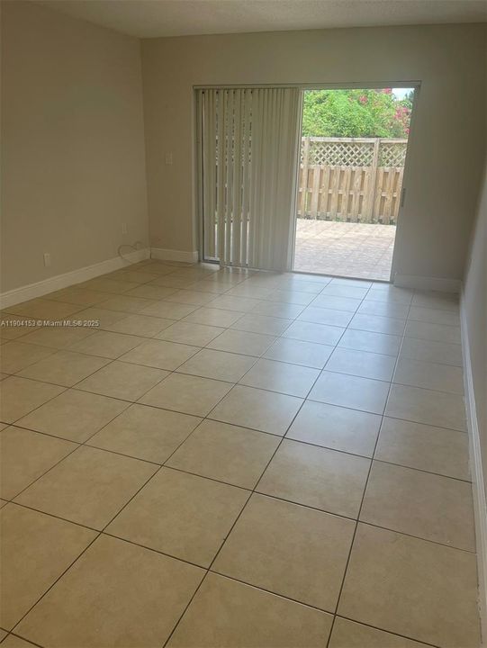 For Rent: $2,100 (1 beds, 1 baths, 810 Square Feet)