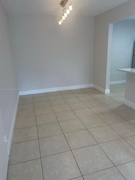 For Rent: $2,100 (1 beds, 1 baths, 810 Square Feet)