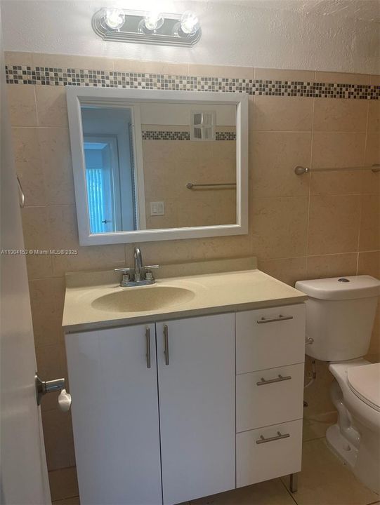 For Rent: $2,100 (1 beds, 1 baths, 810 Square Feet)