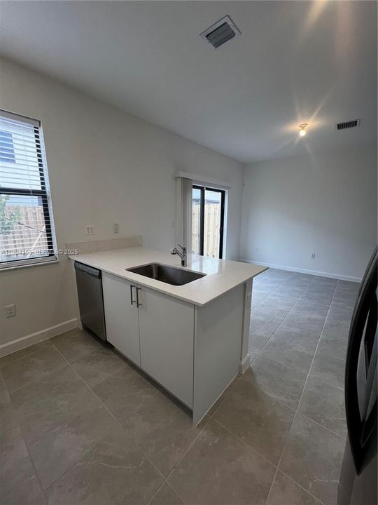 For Rent: $2,650 (3 beds, 2 baths, 1331 Square Feet)