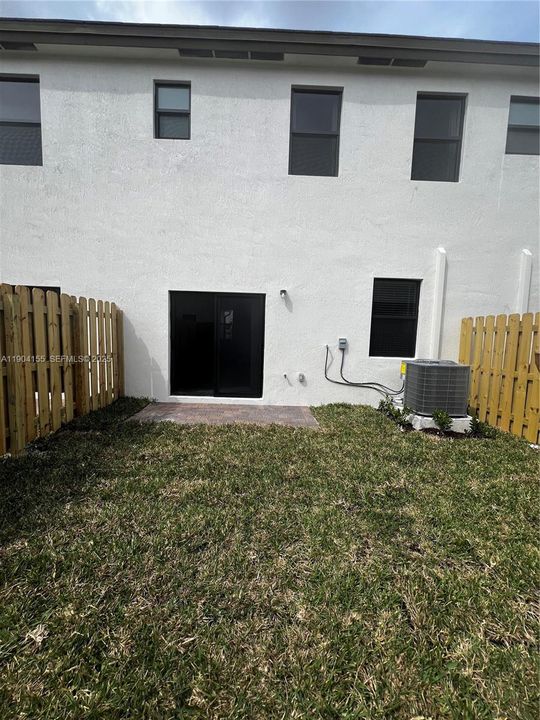 For Rent: $2,650 (3 beds, 2 baths, 1331 Square Feet)