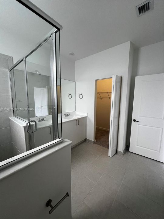 For Rent: $2,650 (3 beds, 2 baths, 1331 Square Feet)