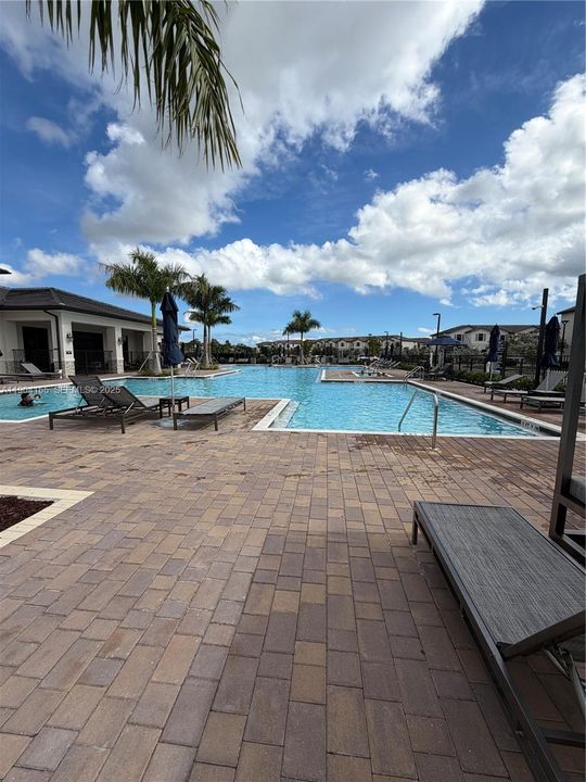 For Rent: $2,650 (3 beds, 2 baths, 1331 Square Feet)