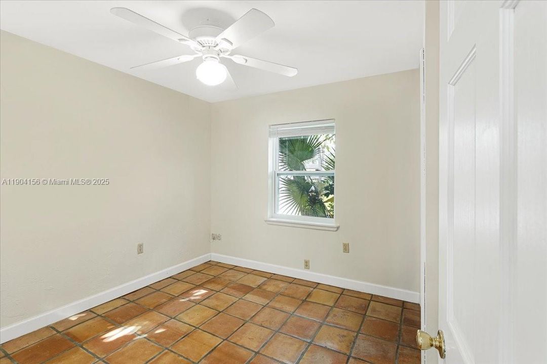 Recently Rented: $3,000 (3 beds, 2 baths, 1410 Square Feet)