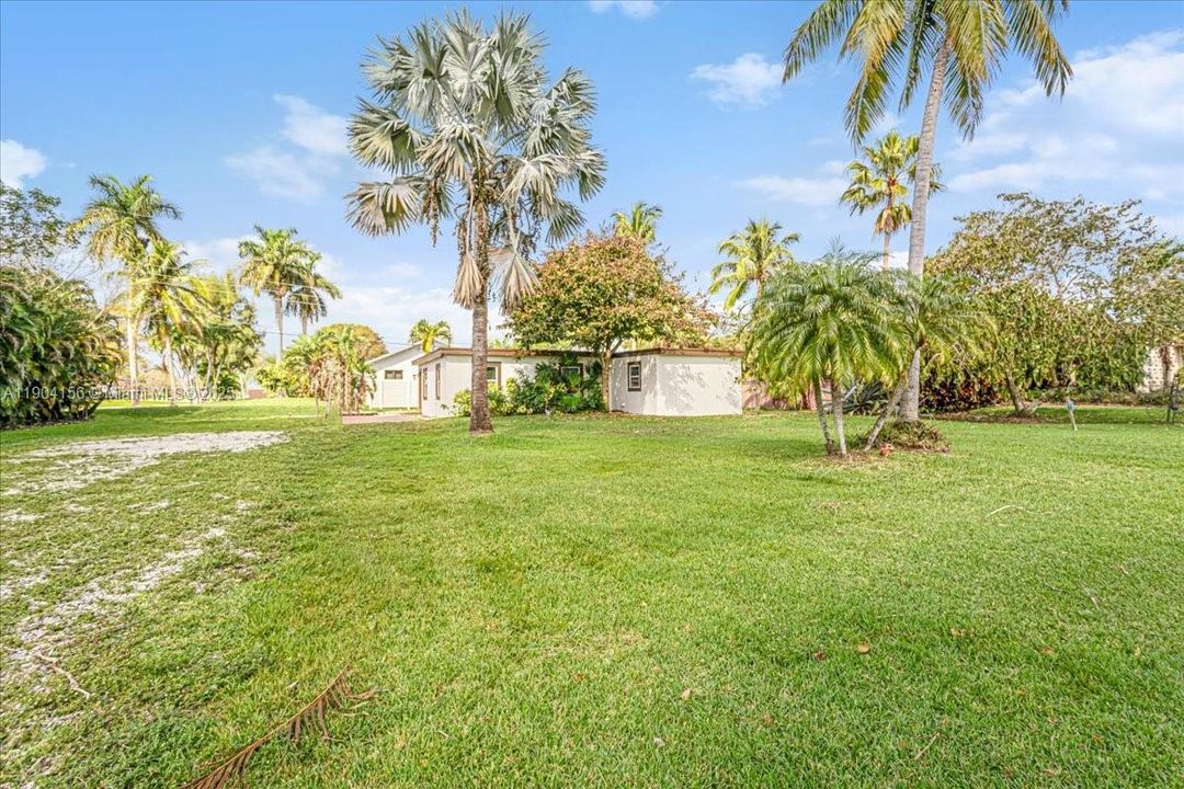 Recently Rented: $3,000 (3 beds, 2 baths, 1410 Square Feet)