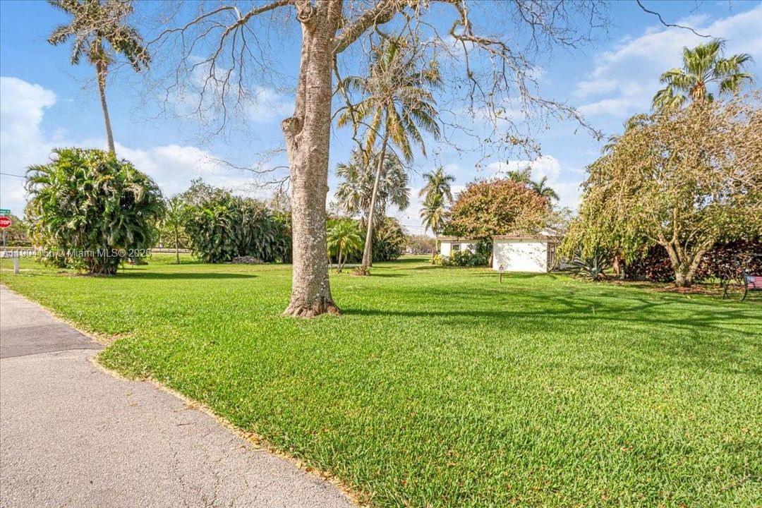 Recently Rented: $3,000 (3 beds, 2 baths, 1410 Square Feet)