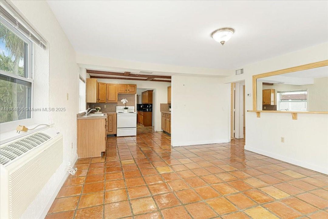 Recently Rented: $3,000 (3 beds, 2 baths, 1410 Square Feet)