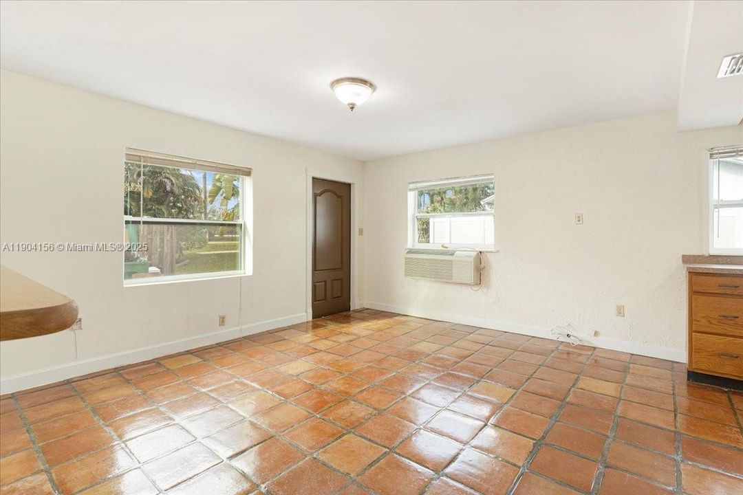 Recently Rented: $3,000 (3 beds, 2 baths, 1410 Square Feet)