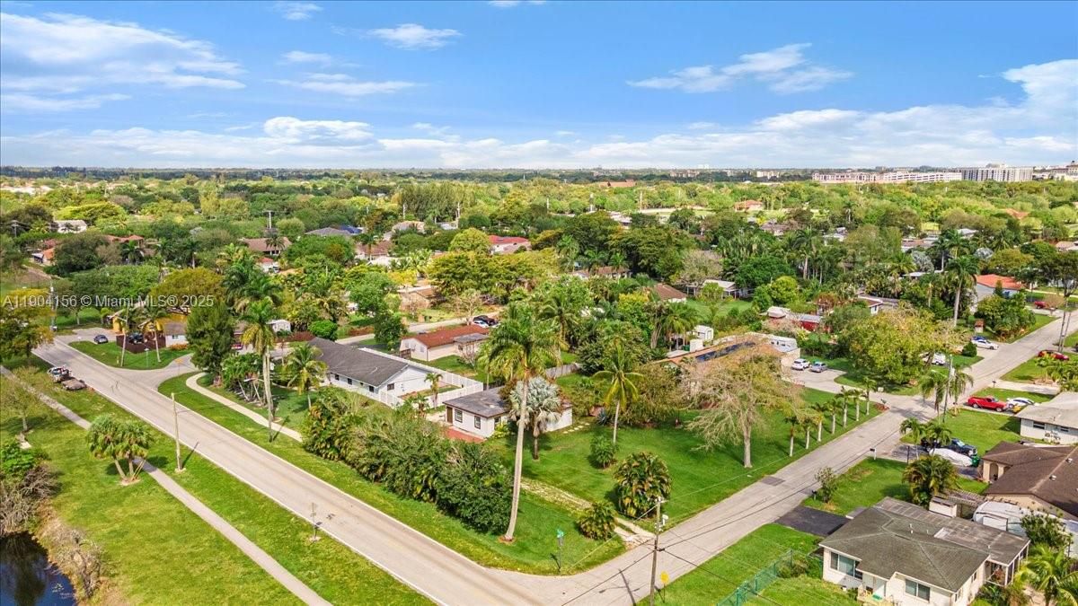 Recently Rented: $3,000 (3 beds, 2 baths, 1410 Square Feet)