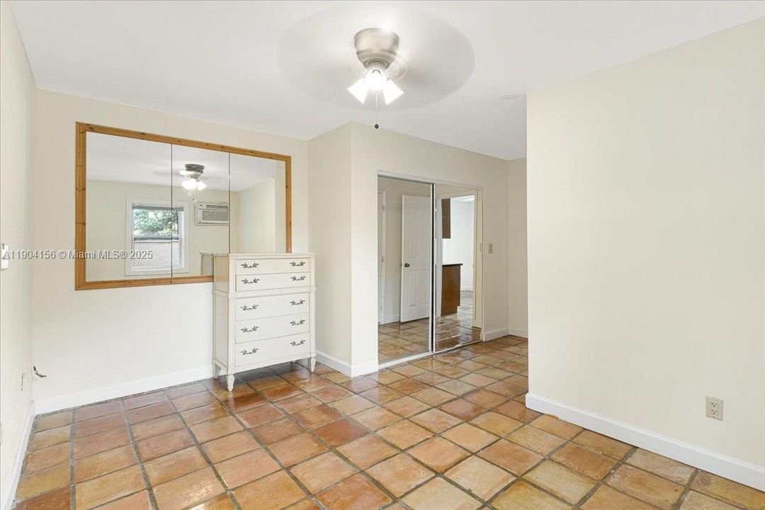 Recently Rented: $3,000 (3 beds, 2 baths, 1410 Square Feet)