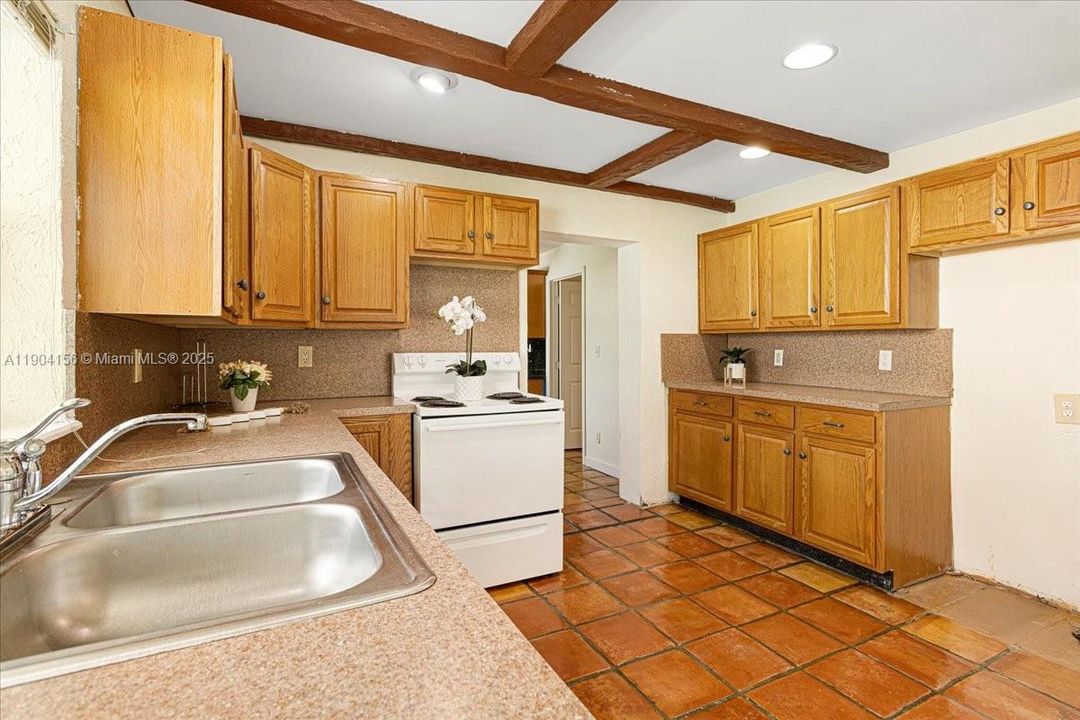 Recently Rented: $3,000 (3 beds, 2 baths, 1410 Square Feet)