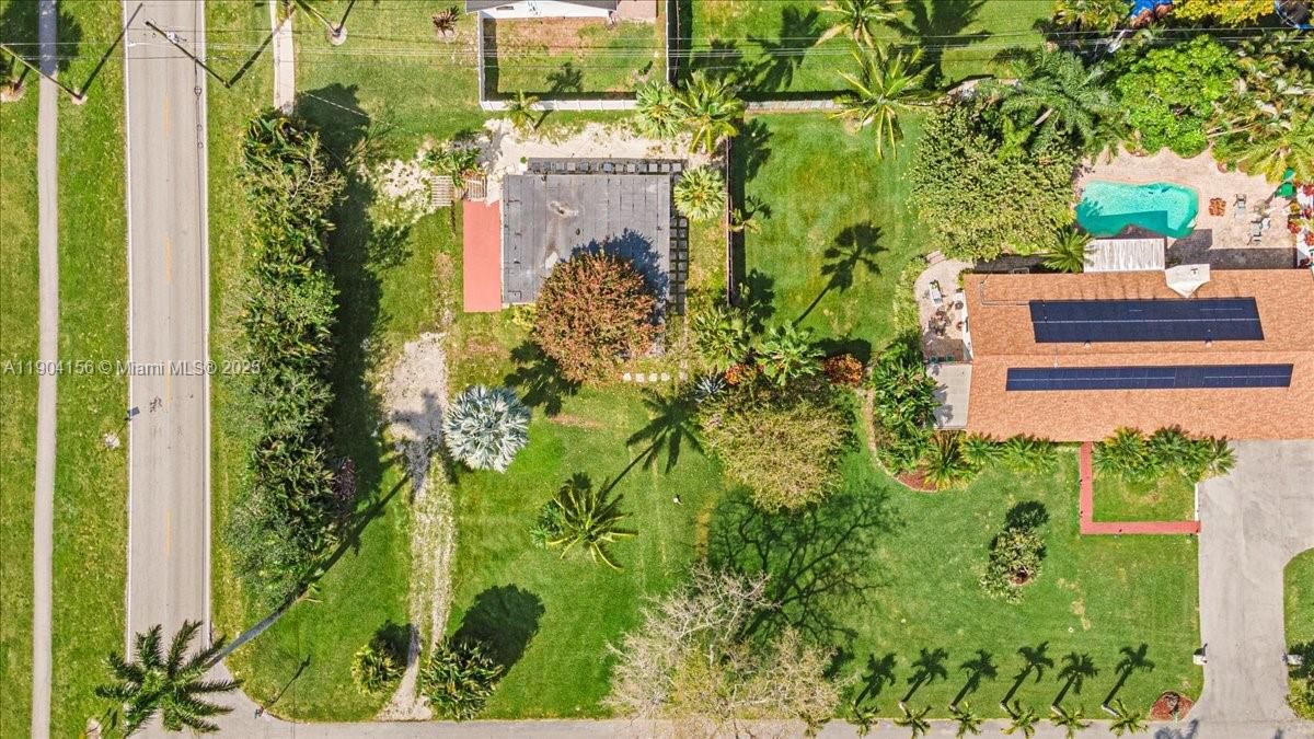 Recently Rented: $3,000 (3 beds, 2 baths, 1410 Square Feet)