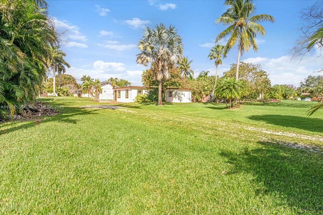 Recently Rented: $3,000 (3 beds, 2 baths, 1410 Square Feet)