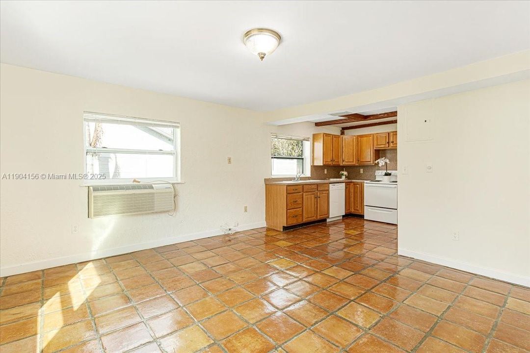 Recently Rented: $3,000 (3 beds, 2 baths, 1410 Square Feet)