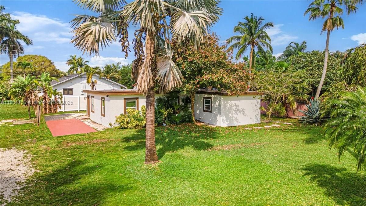 Recently Rented: $3,000 (3 beds, 2 baths, 1410 Square Feet)