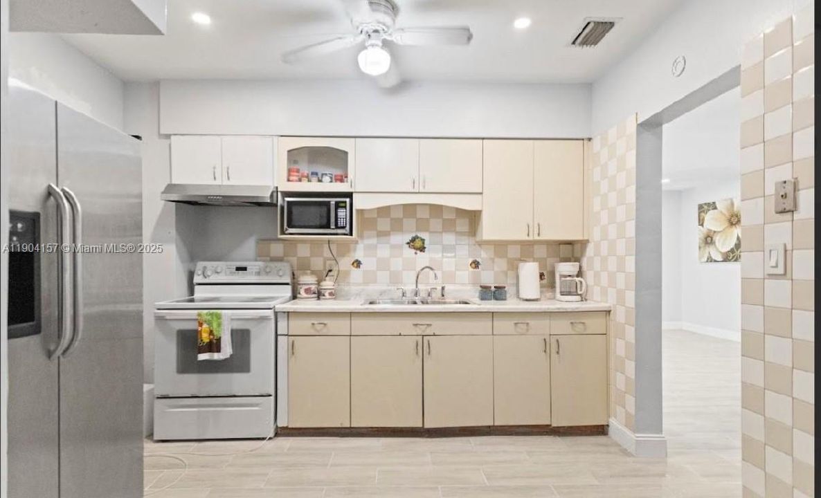 For Rent: $3,300 (3 beds, 2 baths, 1825 Square Feet)