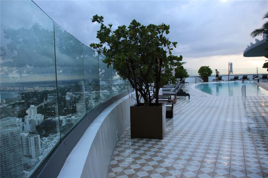 For Rent: $19,000 (2 beds, 4 baths, 1728 Square Feet)