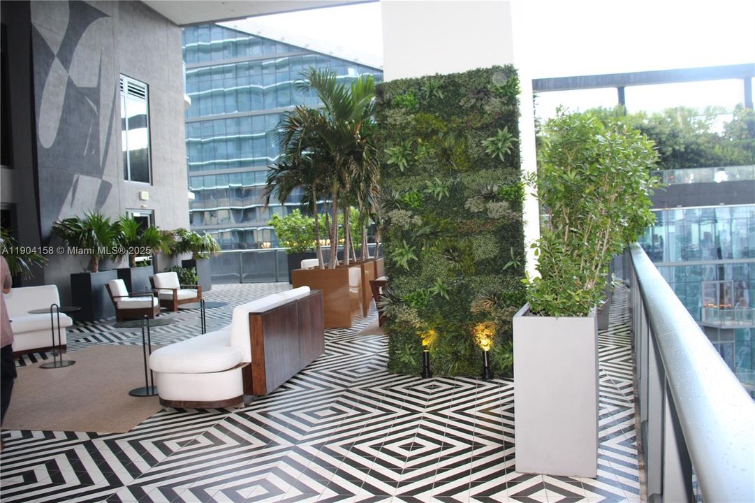 For Rent: $19,000 (2 beds, 4 baths, 1728 Square Feet)