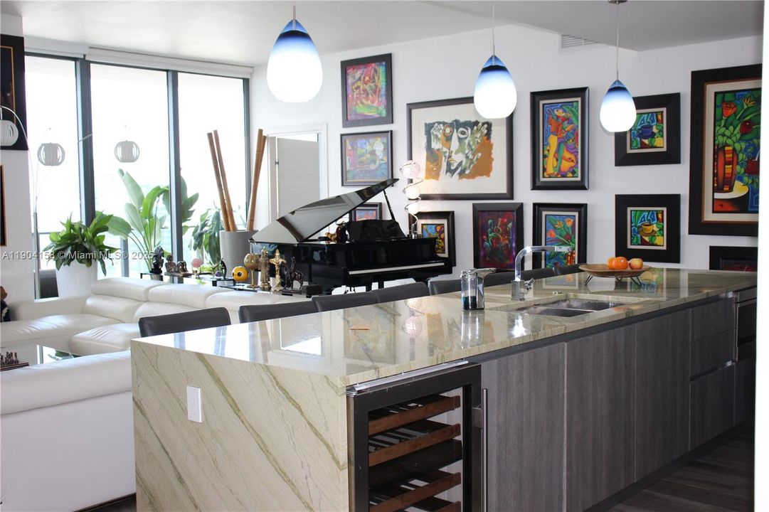 For Rent: $19,000 (2 beds, 4 baths, 1728 Square Feet)