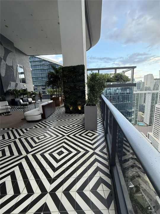 For Rent: $19,000 (2 beds, 4 baths, 1728 Square Feet)