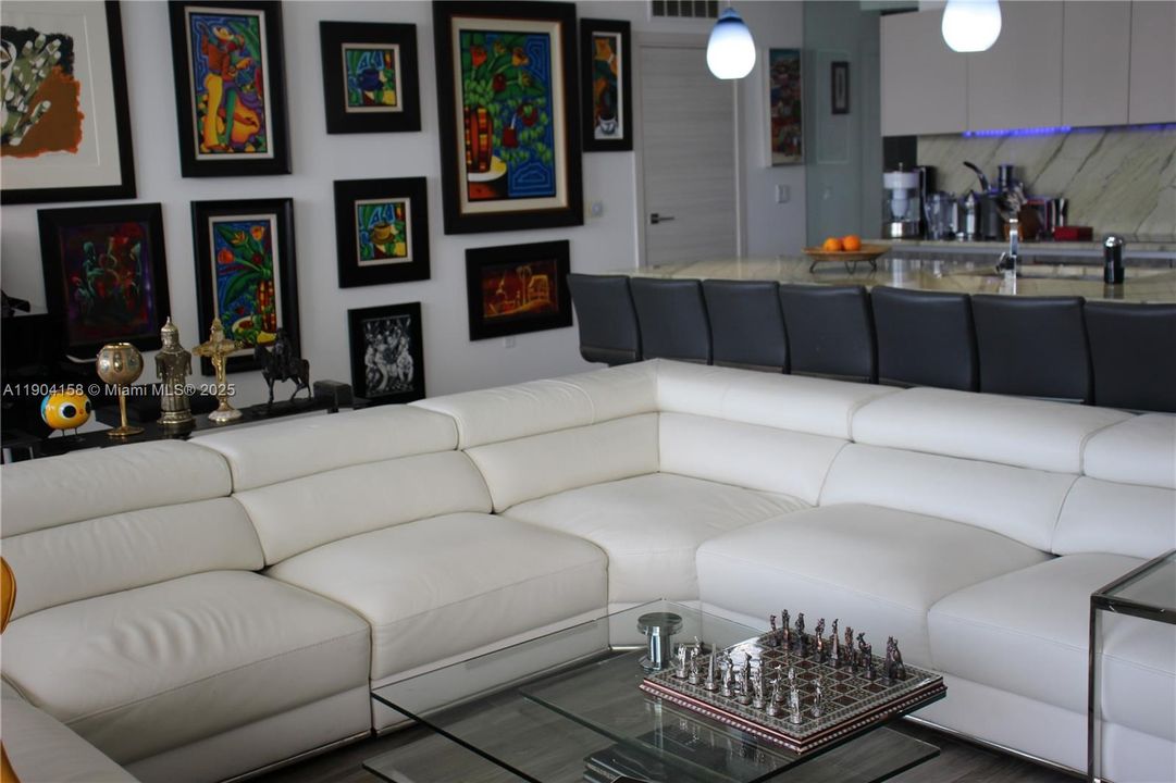 For Rent: $19,000 (2 beds, 4 baths, 1728 Square Feet)