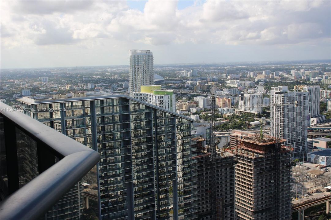 For Rent: $19,000 (2 beds, 4 baths, 1728 Square Feet)