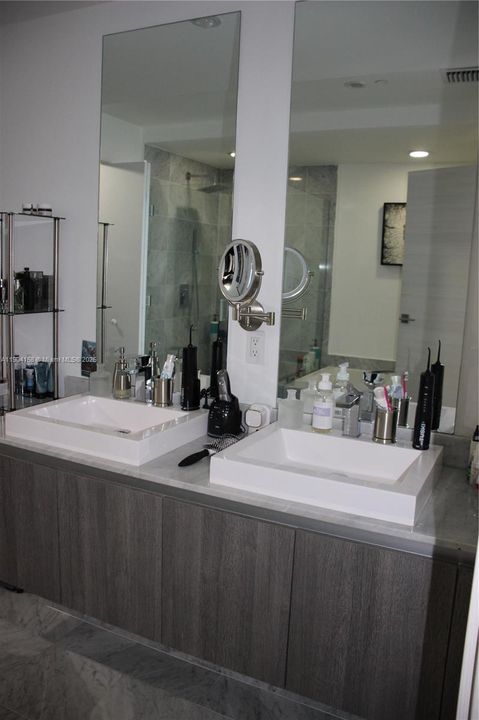 For Rent: $19,000 (2 beds, 4 baths, 1728 Square Feet)