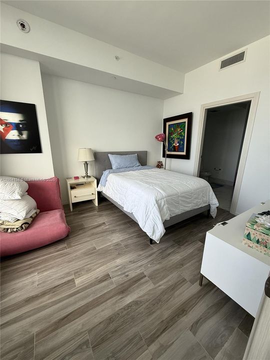 For Rent: $19,000 (2 beds, 4 baths, 1728 Square Feet)