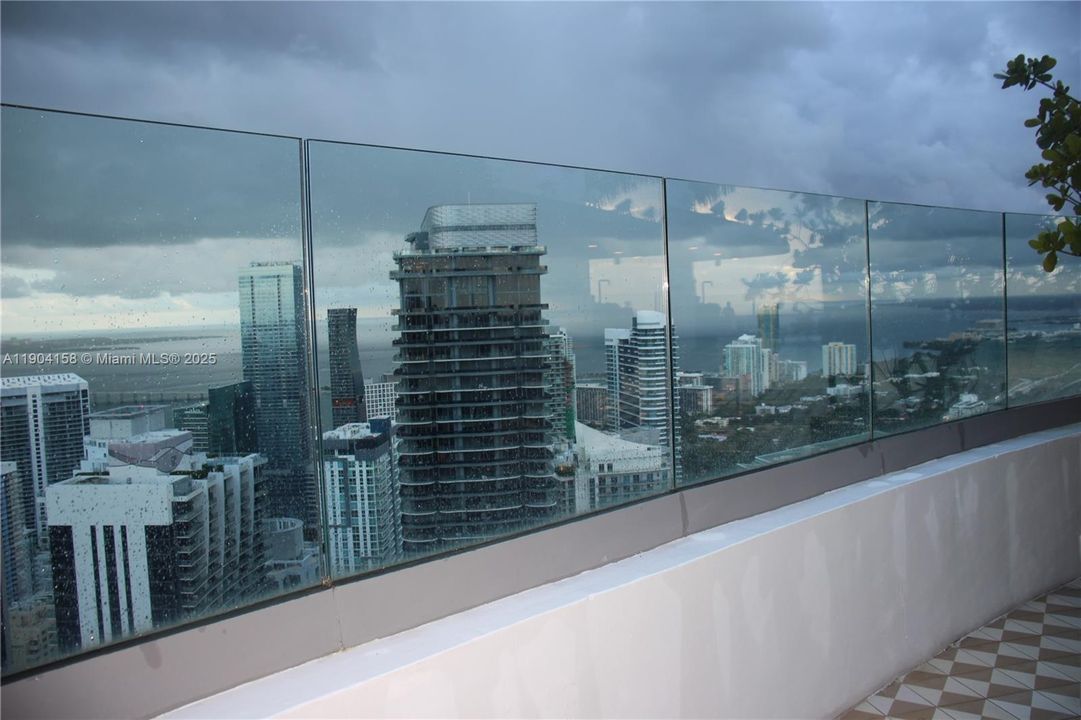 For Rent: $19,000 (2 beds, 4 baths, 1728 Square Feet)