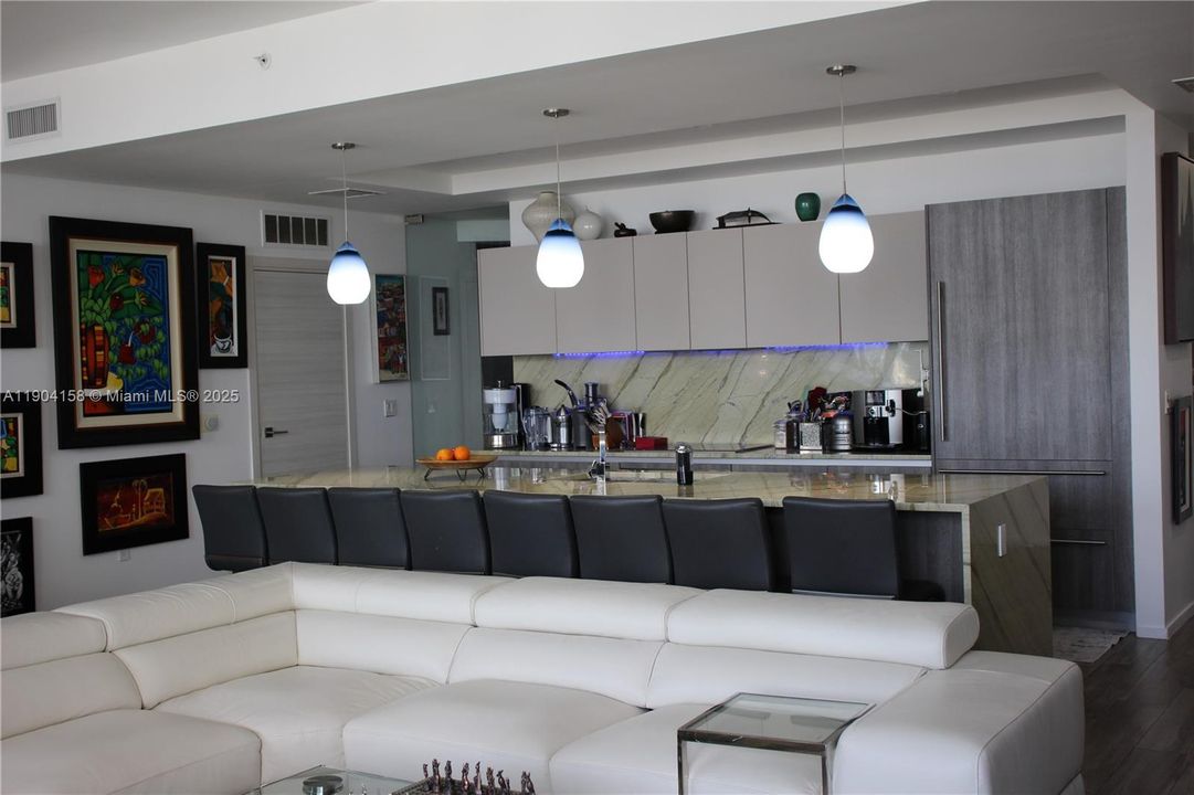 For Rent: $19,000 (2 beds, 4 baths, 1728 Square Feet)