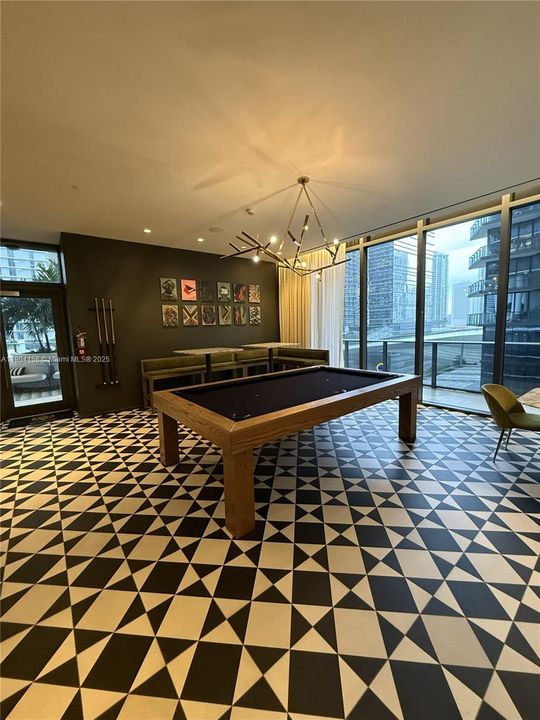 For Rent: $19,000 (2 beds, 4 baths, 1728 Square Feet)