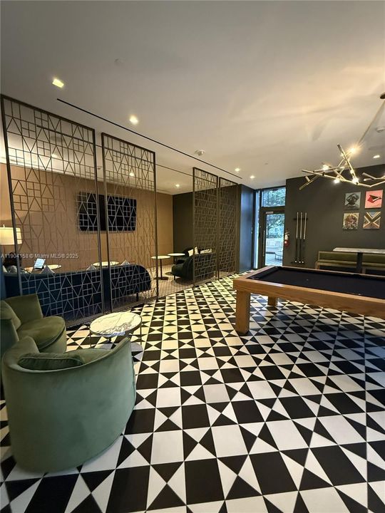 For Rent: $19,000 (2 beds, 4 baths, 1728 Square Feet)