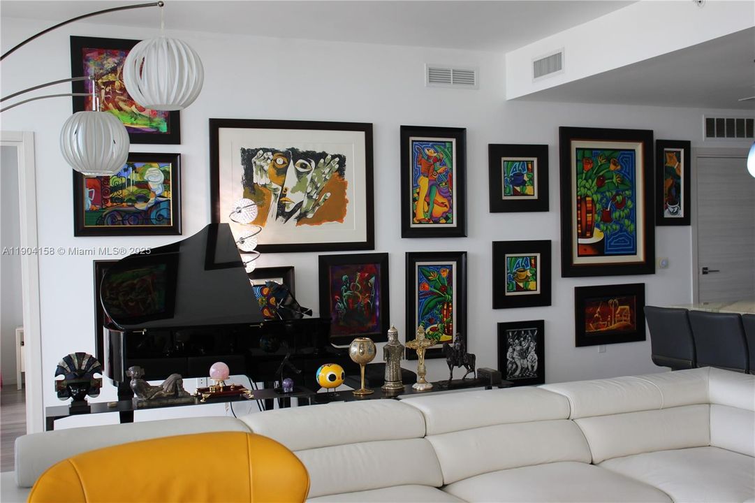 For Rent: $19,000 (2 beds, 4 baths, 1728 Square Feet)