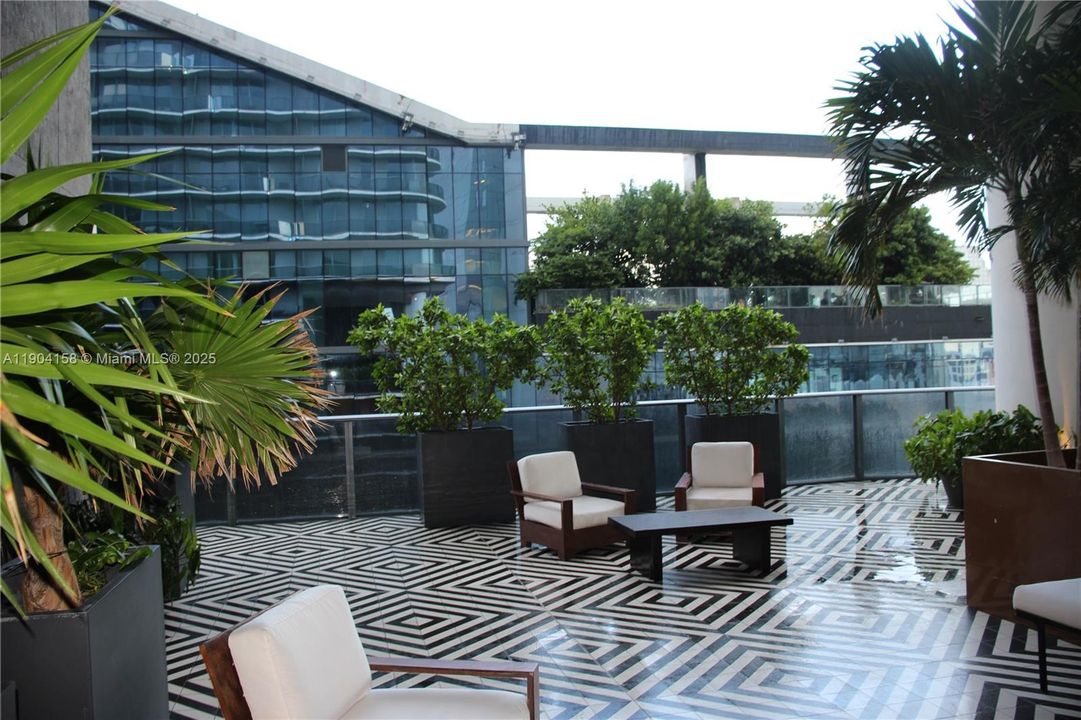 For Rent: $19,000 (2 beds, 4 baths, 1728 Square Feet)