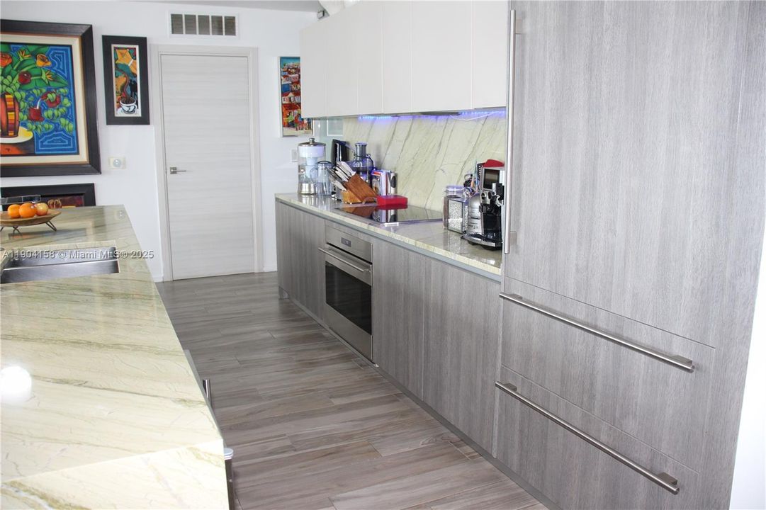 For Rent: $19,000 (2 beds, 4 baths, 1728 Square Feet)