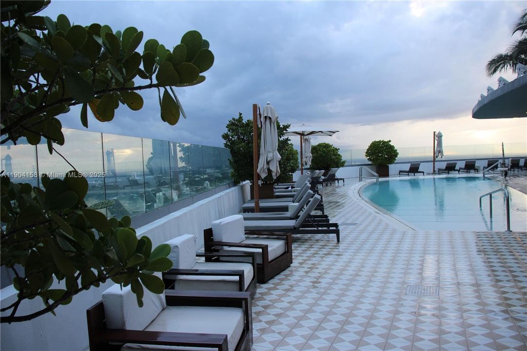 For Rent: $19,000 (2 beds, 4 baths, 1728 Square Feet)