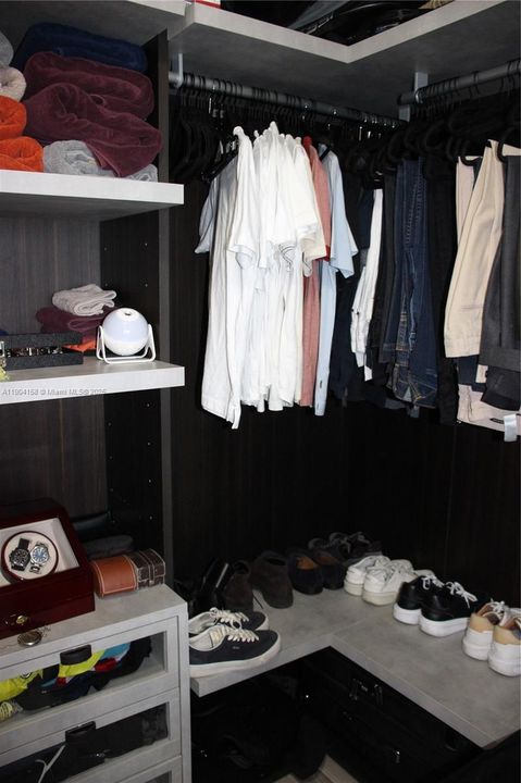 For Rent: $19,000 (2 beds, 4 baths, 1728 Square Feet)